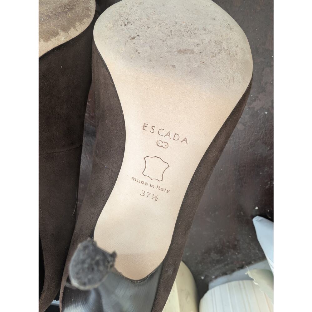 ESCADA! ESPRESSO BROWN FINE SUEDE LEATHER GOLD METAL T BAR FRONT HEELS! 7M, 37.5 - Picture 11 of 13